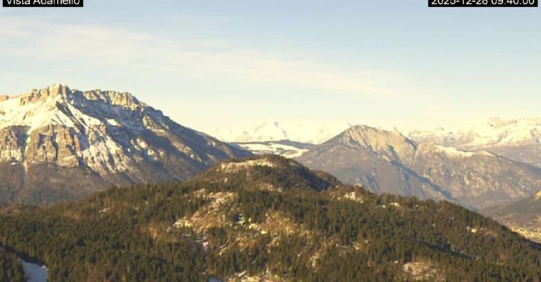 Webcam Ski area Lavarone - Vista su ghiacciaio Adamello