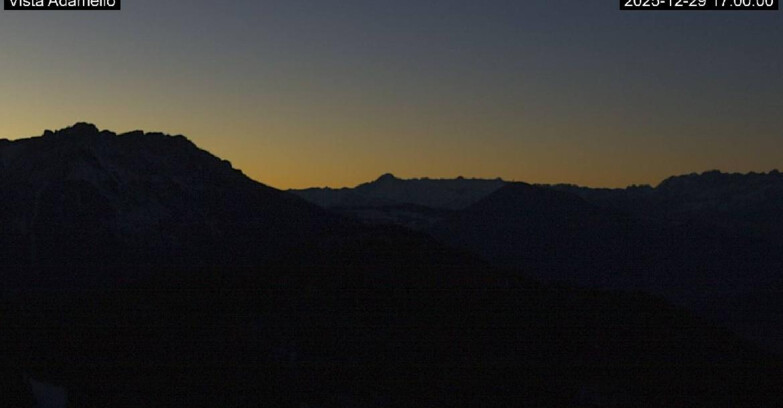 Webcam Ski Area Lavarone  - View on Ghiacciaio Adamello 