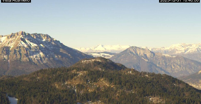 Webcam Ski area Lavarone - Vista su ghiacciaio Adamello