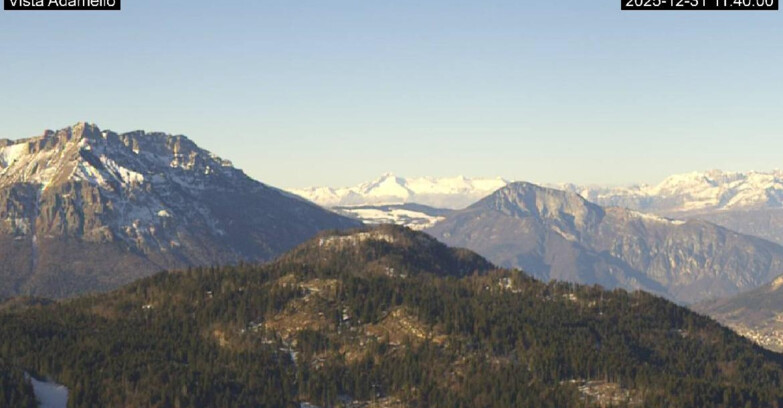 Webcam Ski area Lavarone - Vista su ghiacciaio Adamello