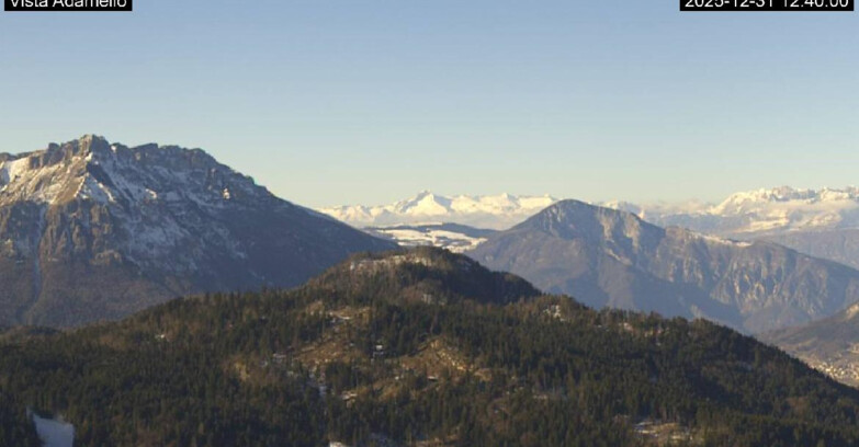 Webcam Ski area Lavarone - Vista su ghiacciaio Adamello