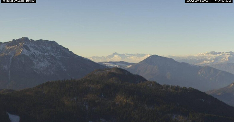 Webcam Ski area Lavarone - Vista su ghiacciaio Adamello