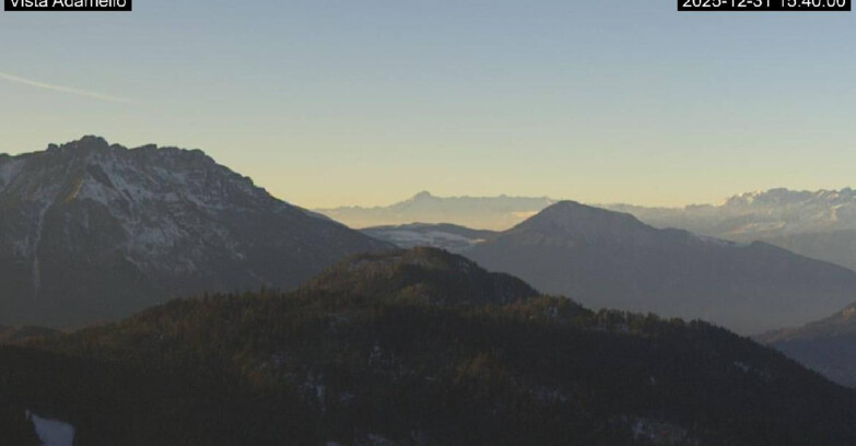 Webcam Ski area Lavarone - Vista su ghiacciaio Adamello