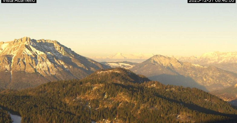 Webcam Ski area Lavarone - Vista su ghiacciaio Adamello