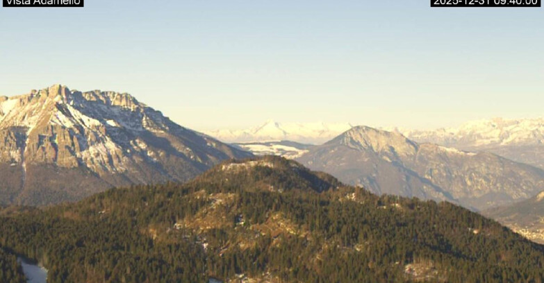 Webcam Ski area Lavarone - Vista su ghiacciaio Adamello