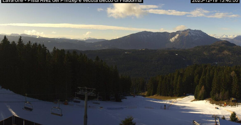 Webcam Ski area Lavarone - Pista Avez- seggiovia Lagh.