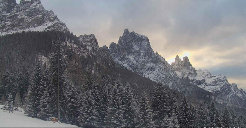 Webcam Сан-Мартино-ди-Кастроцца - Пассо-Ролле - Le Pale di San Martino