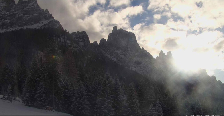 Webcam Сан-Мартино-ди-Кастроцца - Пассо-Ролле - Le Pale di San Martino