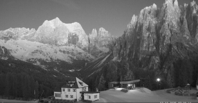 Webcam Vigo di Fassa-Pera-Ciampedìe - Vigo di Fassa - Torri del Vajolet