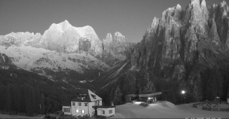 Webcam Vigo di Fassa-Pera-Ciampedìe - Vigo di Fassa - Torri del Vajolet
