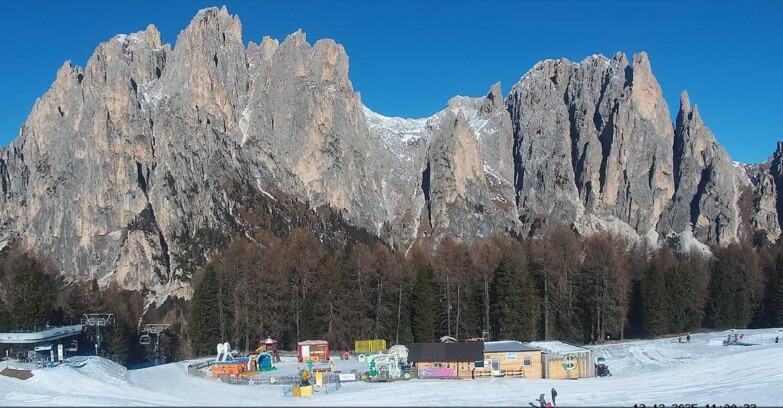 Webcam Vigo di Fassa-Pera-Ciampedìe - Vigo - dirupi di Larsech