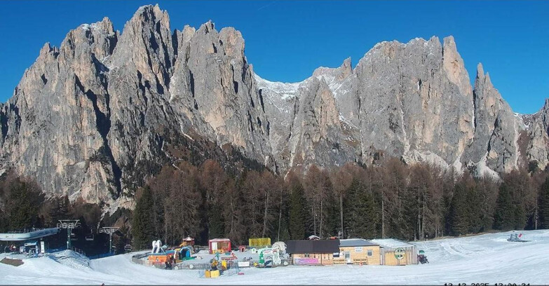 Webcam Vigo di Fassa-Pera-Ciampedìe - Vigo - dirupi di Larsech