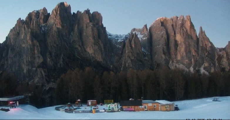 Webcam Vigo di Fassa-Pera-Ciampedìe - Vigo - dirupi di Larsech