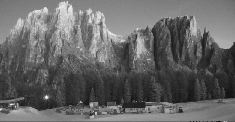 Webcam Vigo di Fassa-Pera-Ciampedìe - Vigo - dirupi di Larsech