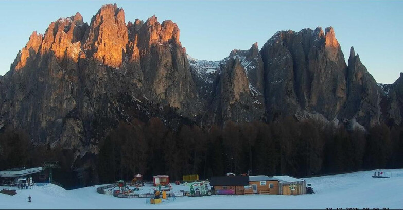 Webcam Vigo di Fassa-Pera-Ciampedìe - Vigo - dirupi di Larsech