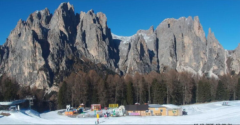 Webcam Vigo di Fassa-Pera-Ciampedìe - Vigo - dirupi di Larsech