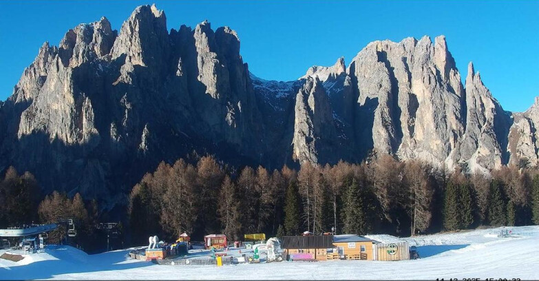 Webcam Vigo di Fassa-Pera-Ciampedìe - Vigo - dirupi di Larsech