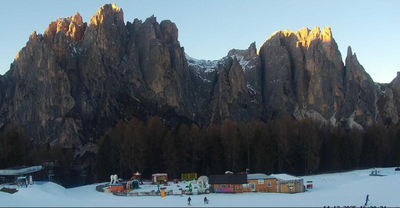 Webcam Vigo di Fassa-Pera-Ciampedìe - Vigo - dirupi di Larsech