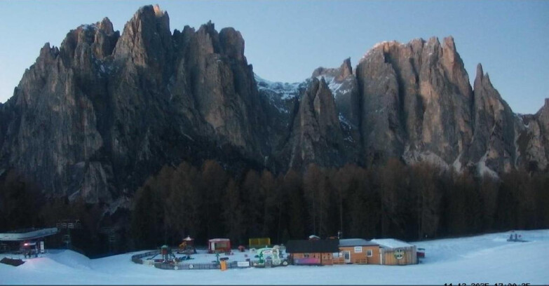 Webcam Vigo di Fassa-Pera-Ciampedìe - Vigo - dirupi di Larsech