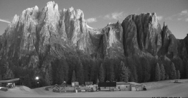 Webcam Vigo di Fassa-Pera-Ciampedìe - Vigo - dirupi di Larsech