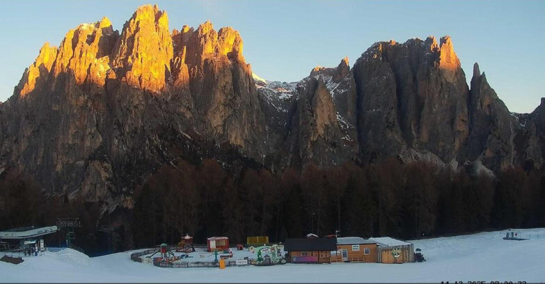 Webcam Vigo di Fassa-Pera-Ciampedìe - Vigo - dirupi di Larsech