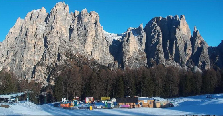 Webcam Vigo di Fassa-Pera-Ciampedìe - Vigo - dirupi di Larsech