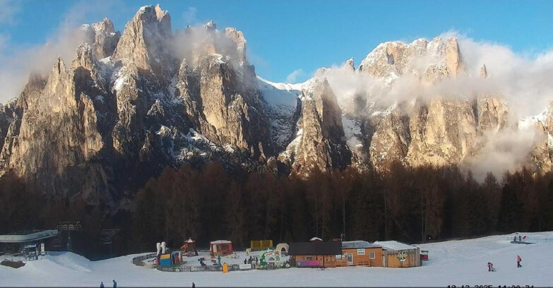 Webcam Vigo di Fassa-Pera-Ciampedìe - Vigo - dirupi di Larsech