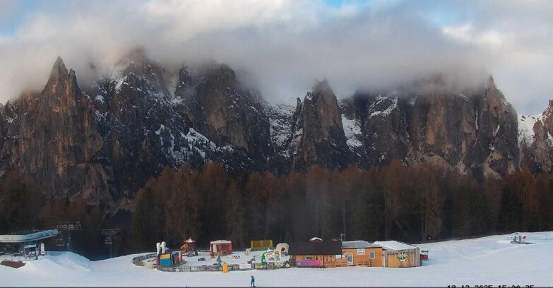 Webcam Vigo di Fassa-Pera-Ciampedìe - Vigo - dirupi di Larsech