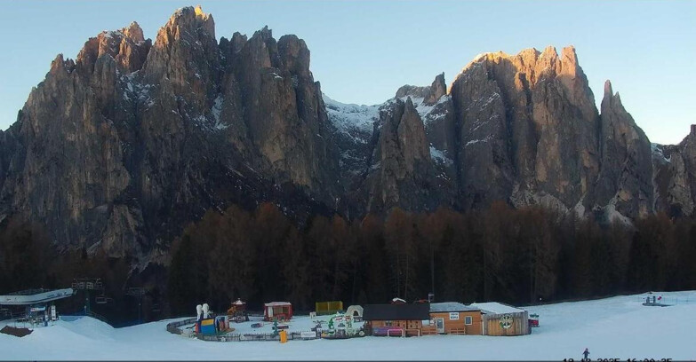 Webcam Vigo di Fassa-Pera-Ciampedie - Vigo - dirupi di Larsech