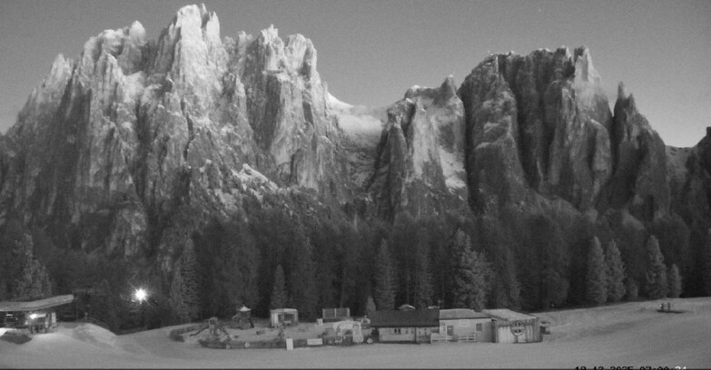 Webcam Vigo di Fassa-Pera-Ciampedie - Vigo - dirupi di Larsech