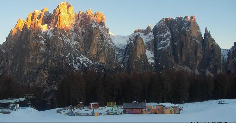 Webcam Vigo di Fassa-Pera-Ciampedie - Vigo - dirupi di Larsech