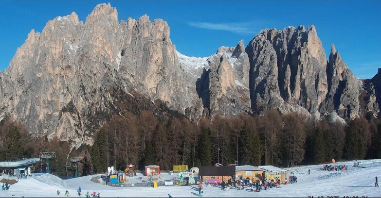 Webcam Vigo di Fassa-Pera-Ciampedìe - Vigo - dirupi di Larsech