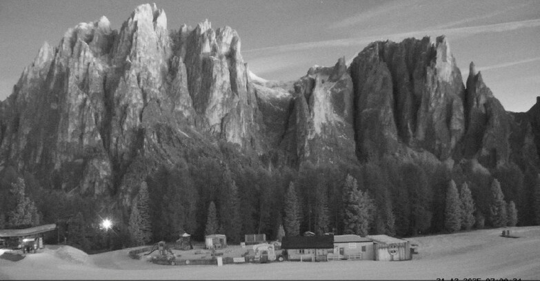 Webcam Vigo di Fassa-Pera-Ciampedìe - Vigo - dirupi di Larsech