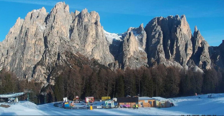 Webcam Vigo di Fassa-Pera-Ciampedìe - Vigo - dirupi di Larsech