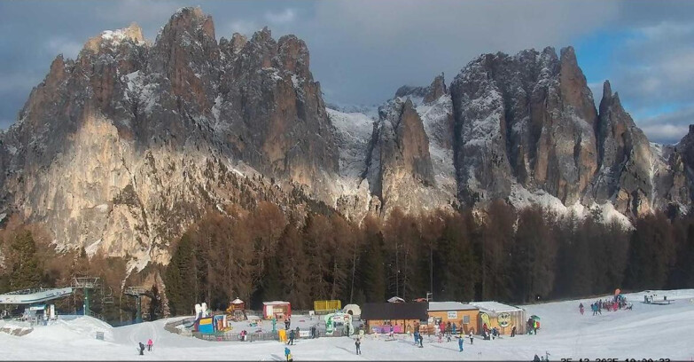 Webcam Vigo di Fassa-Pera-Ciampedìe - Vigo - dirupi di Larsech