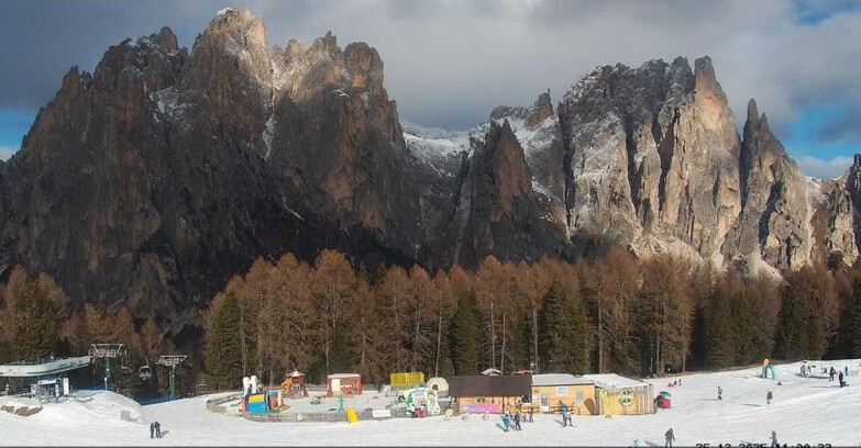 Webcam Vigo di Fassa-Pera-Ciampedìe - Vigo - dirupi di Larsech