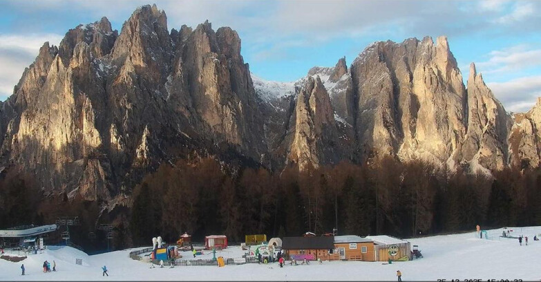 Webcam Vigo di Fassa-Pera-Ciampedìe - Vigo - dirupi di Larsech