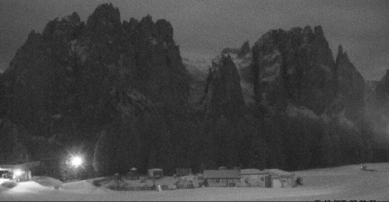 Webcam Vigo di Fassa-Pera-Ciampedìe - Vigo - dirupi di Larsech