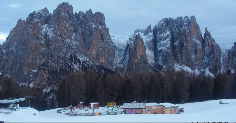 Webcam Vigo di Fassa-Pera-Ciampedìe - Vigo - dirupi di Larsech