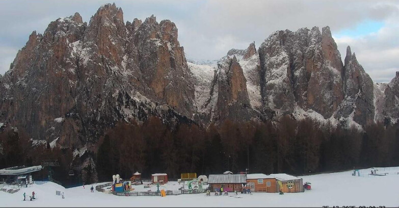 Webcam Vigo di Fassa-Pera-Ciampedìe - Vigo - dirupi di Larsech