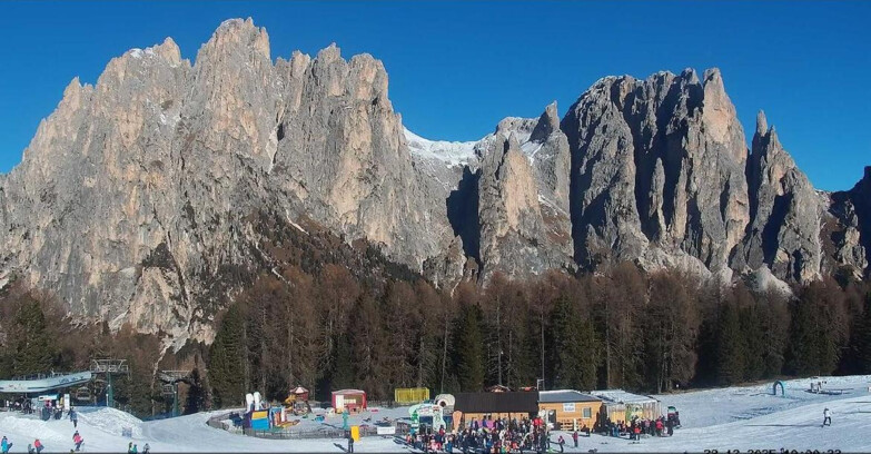 Webcam Vigo di Fassa-Pera-Ciampedìe - Vigo - dirupi di Larsech