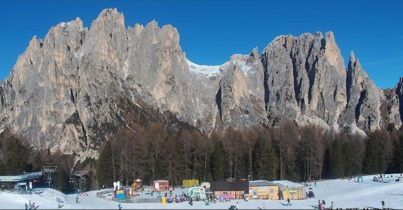 Webcam Vigo di Fassa-Pera-Ciampedìe - Vigo - dirupi di Larsech