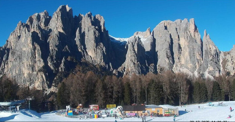 Webcam Vigo di Fassa-Pera-Ciampedìe - Vigo - dirupi di Larsech