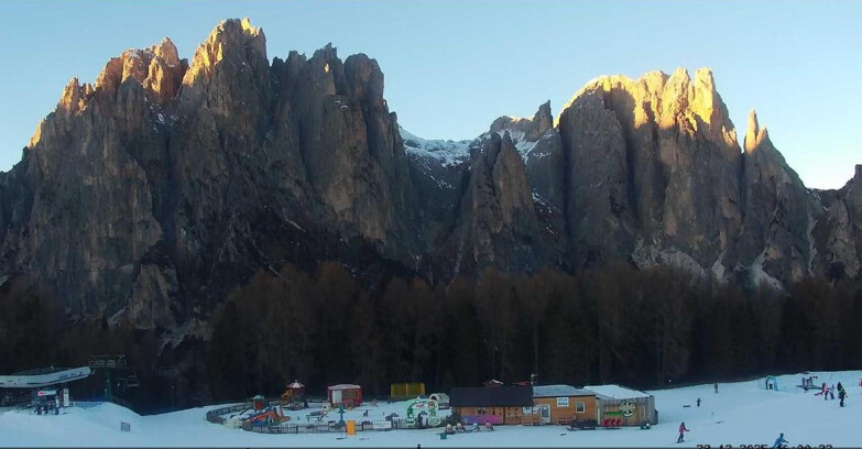 Webcam Vigo di Fassa-Pera-Ciampedìe - Vigo - dirupi di Larsech