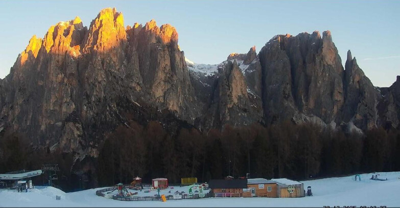 Webcam Vigo di Fassa-Pera-Ciampedìe - Vigo - dirupi di Larsech