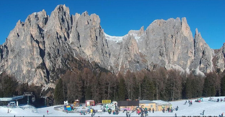 Webcam Vigo di Fassa-Pera-Ciampedie - Vigo - dirupi di Larsech