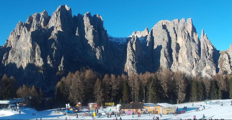 Webcam Vigo di Fassa-Pera-Ciampedie - Vigo - dirupi di Larsech