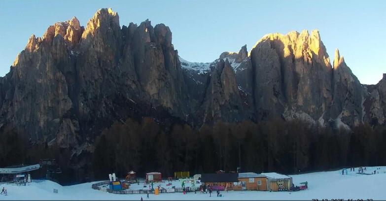 Webcam Vigo di Fassa-Pera-Ciampedie - Vigo - dirupi di Larsech