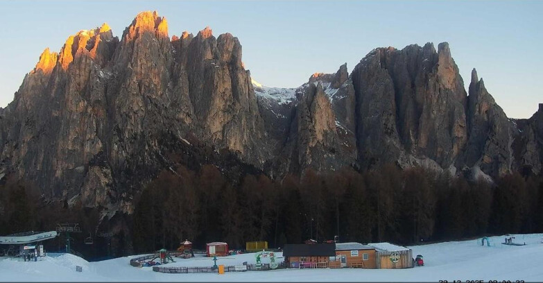 Webcam Vigo di Fassa-Pera-Ciampedie - Vigo - dirupi di Larsech