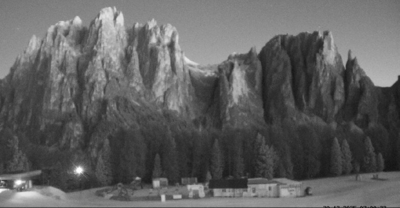 Webcam Vigo di Fassa-Pera-Ciampedie - Vigo - dirupi di Larsech